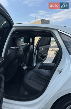 Седан Audi A4 2022 в 