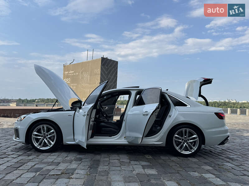 Седан Audi A4 2022 в Киеве