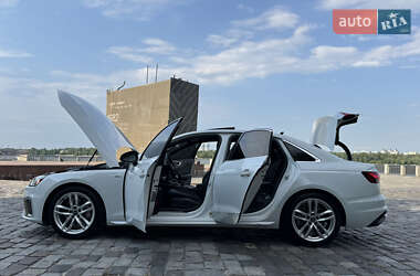 Седан Audi A4 2022 в 