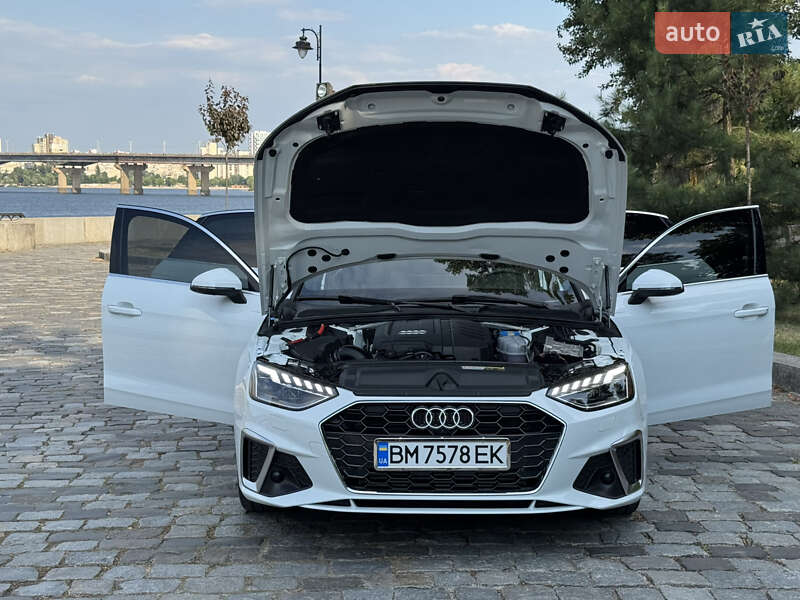 Седан Audi A4 2022 в Киеве