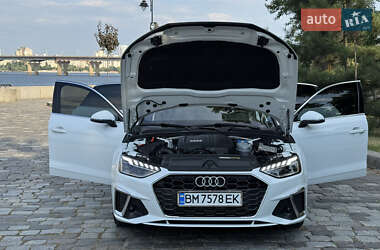 Седан Audi A4 2022 в 