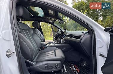 Седан Audi A4 2022 в 