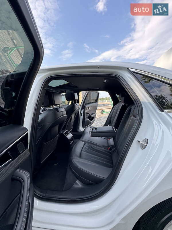 Седан Audi A4 2022 в Киеве
