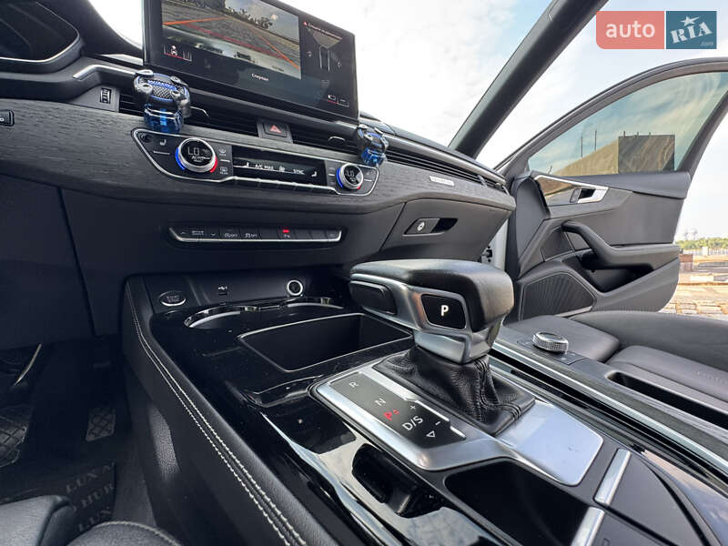 Седан Audi A4 2022 в Киеве