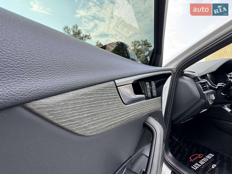 Седан Audi A4 2022 в Киеве