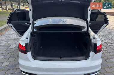 Седан Audi A4 2022 в 