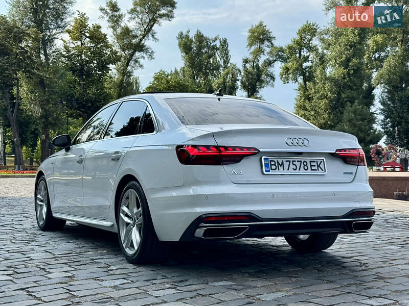 Седан Audi A4 2022 в Киеве