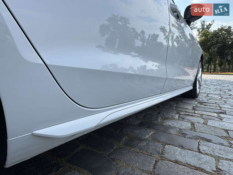 Седан Audi A4 2022 в Киеве