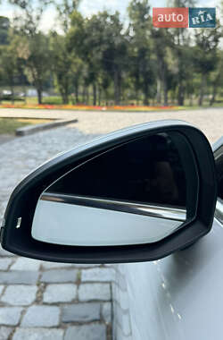 Седан Audi A4 2022 в 