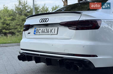 Седан Audi A4 2019 в 