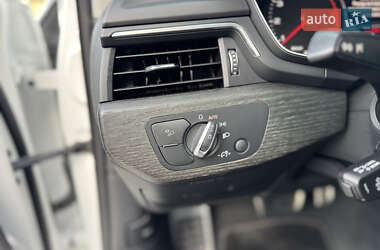 Седан Audi A4 2019 в 