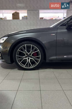 Седан Audi A4 2019 в 