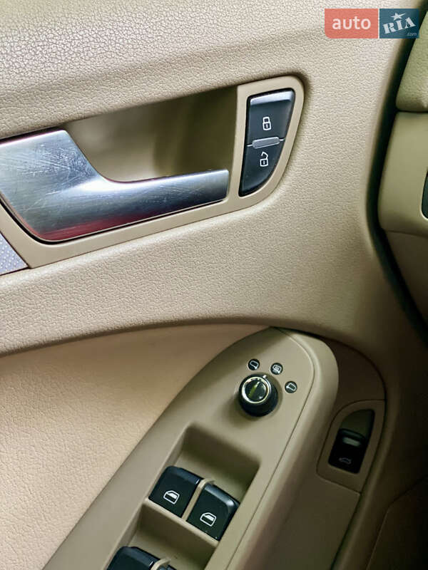 Седан Audi A4 2010 в Києві