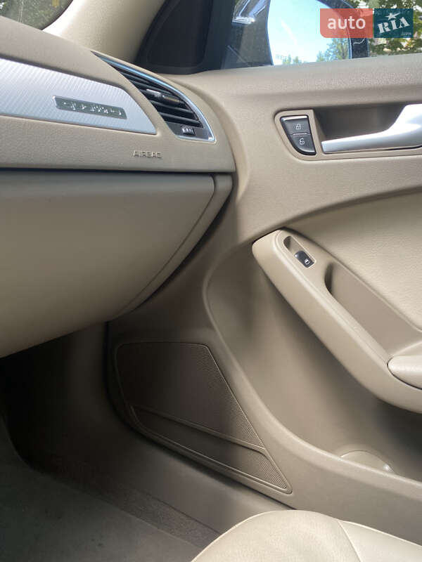 Седан Audi A4 2010 в Києві