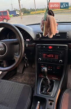 Седан Audi A4 2001 в 