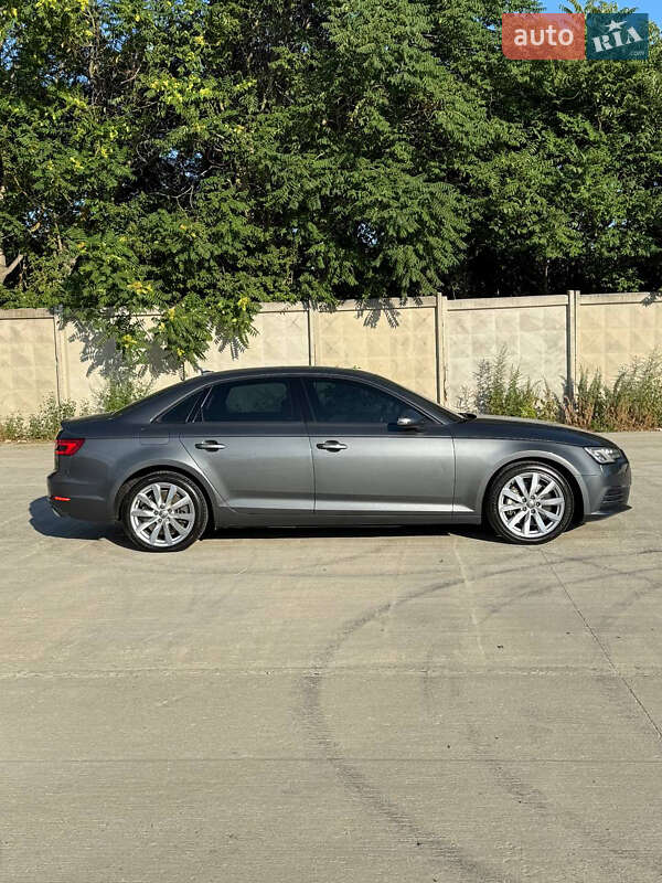 Седан Audi A4 2016 в Одесі