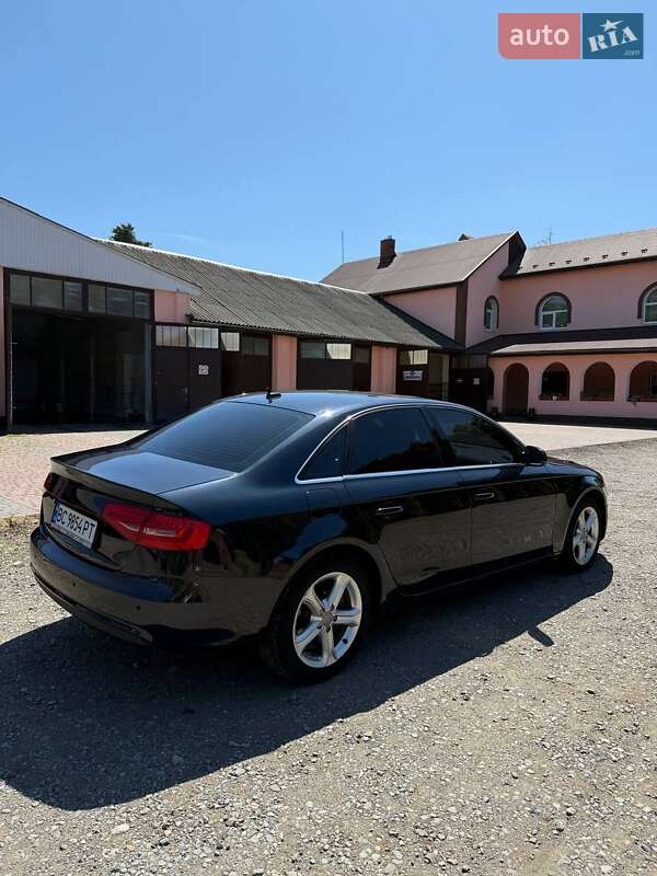 Седан Audi A4 2012 в Львове