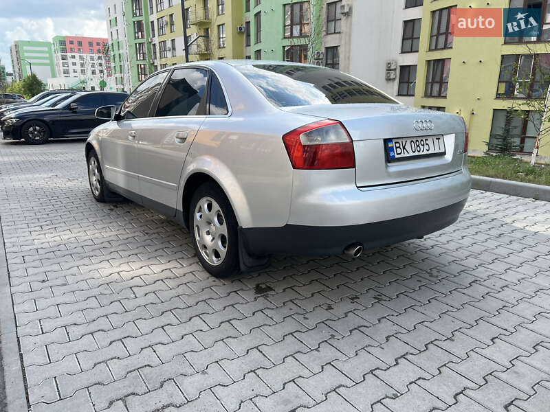 Седан Audi A4 2000 в Ровно