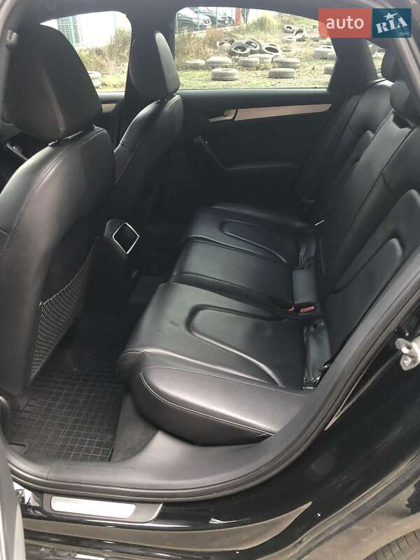 Седан Audi A4 2013 в Львові