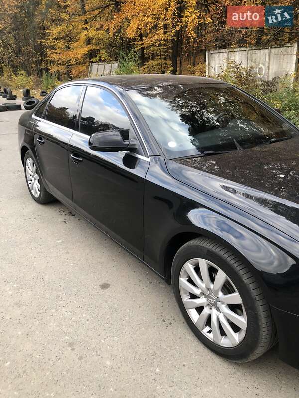 Седан Audi A4 2013 в Львові