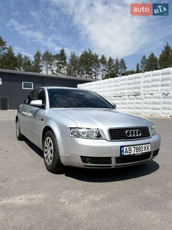 Седан Audi A4 2004 в 