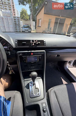 Седан Audi A4 2004 в 