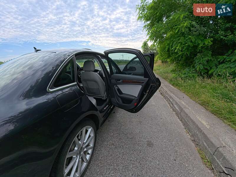 Седан Audi A4 2013 в Львові