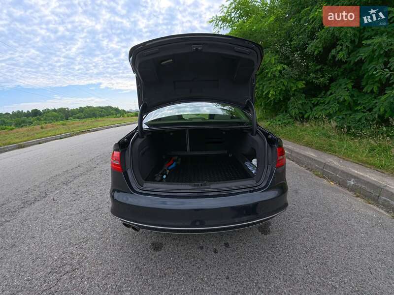 Седан Audi A4 2013 в Львові