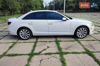 Седан Audi A4 2017 в 