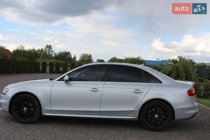 Седан Audi A4 2014 в Жовкве