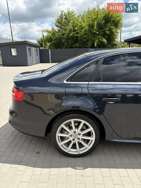 Седан Audi A4 2013 в Луцьку
