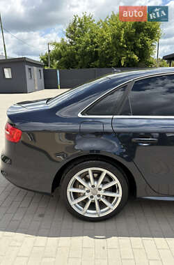 Седан Audi A4 2013 в 