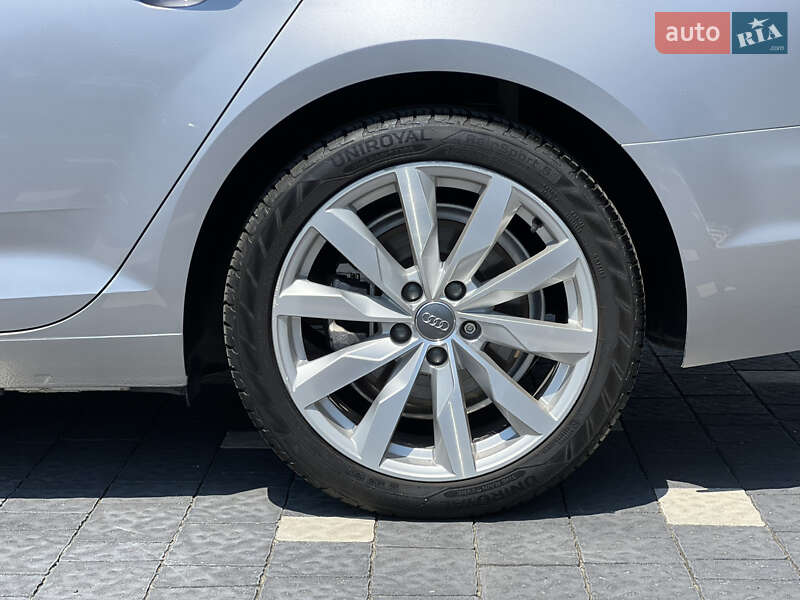 Седан Audi A4 2017 в Ужгороді
