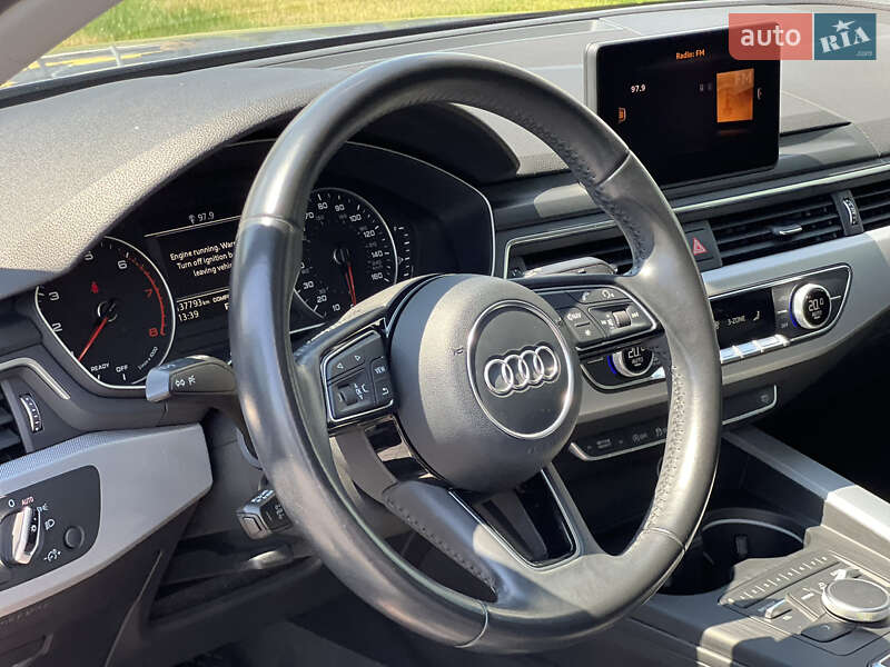 Седан Audi A4 2017 в Ужгороді