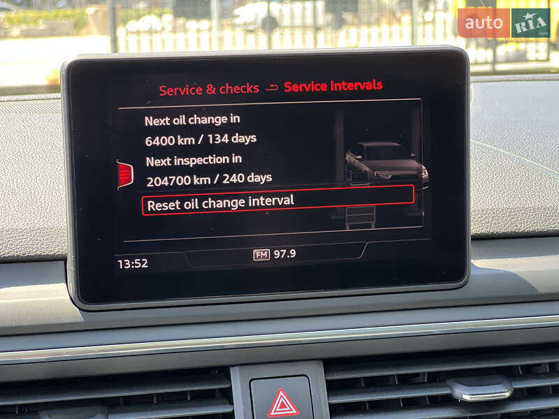 Седан Audi A4 2017 в Ужгороді