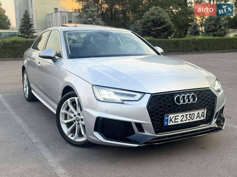 Седан Audi A4 2019 в 
