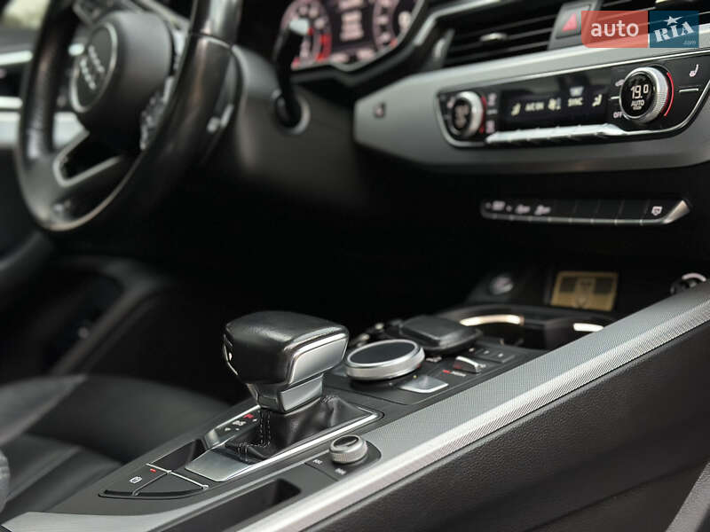 Седан Audi A4 2016 в Львове