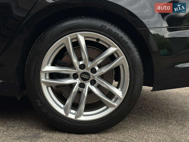 Седан Audi A4 2016 в Львове