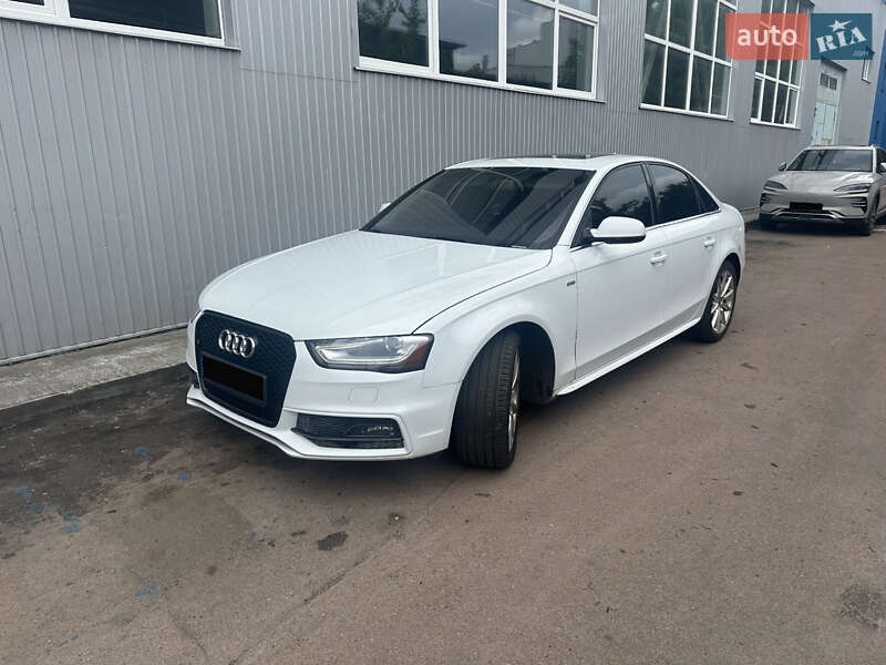 Седан Audi A4 2015 в 