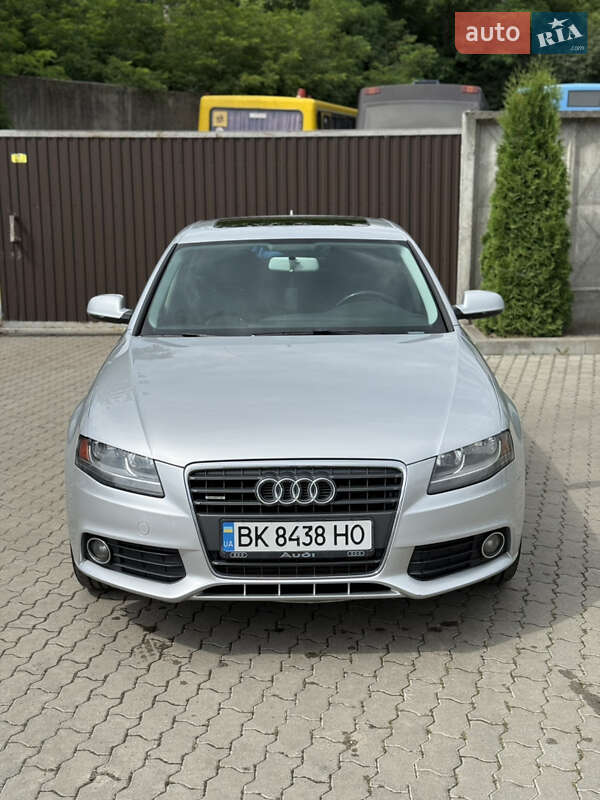 Седан Audi A4 2010 в Рівному