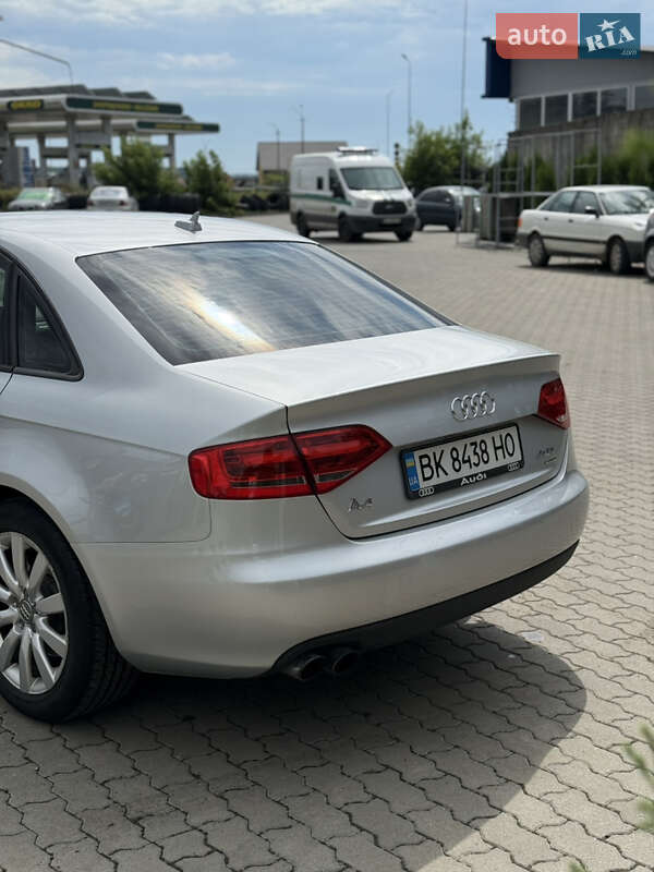 Седан Audi A4 2010 в Рівному