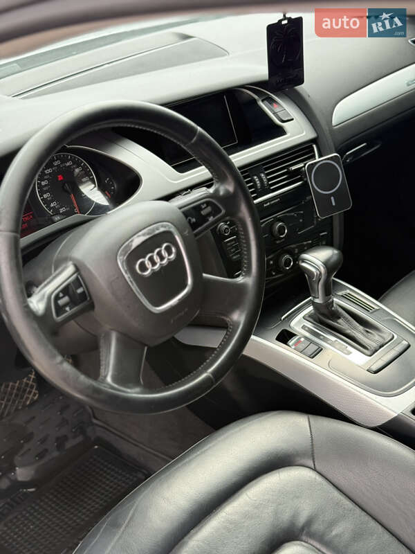 Седан Audi A4 2010 в Рівному