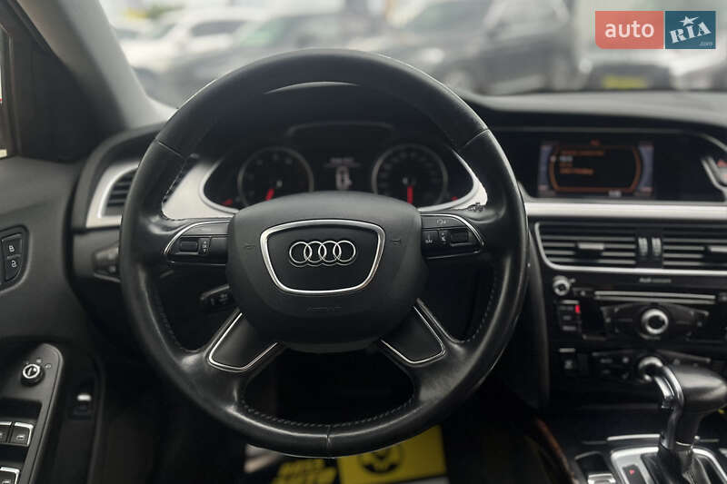 Седан Audi A4 2013 в Мукачевому