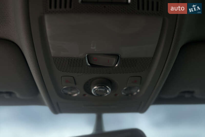 Седан Audi A4 2013 в Мукачевому