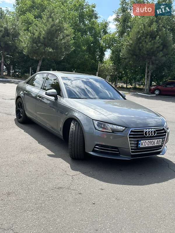 Седан Audi A4 2016 в Одесі