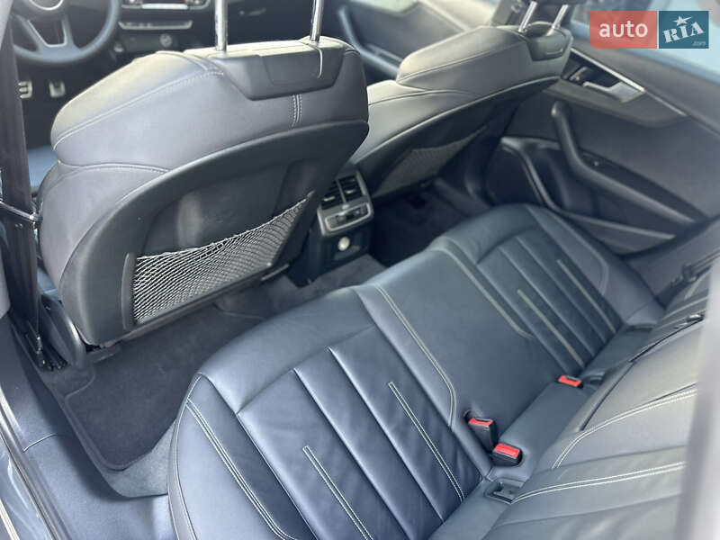 Седан Audi A4 2020 в Ровно