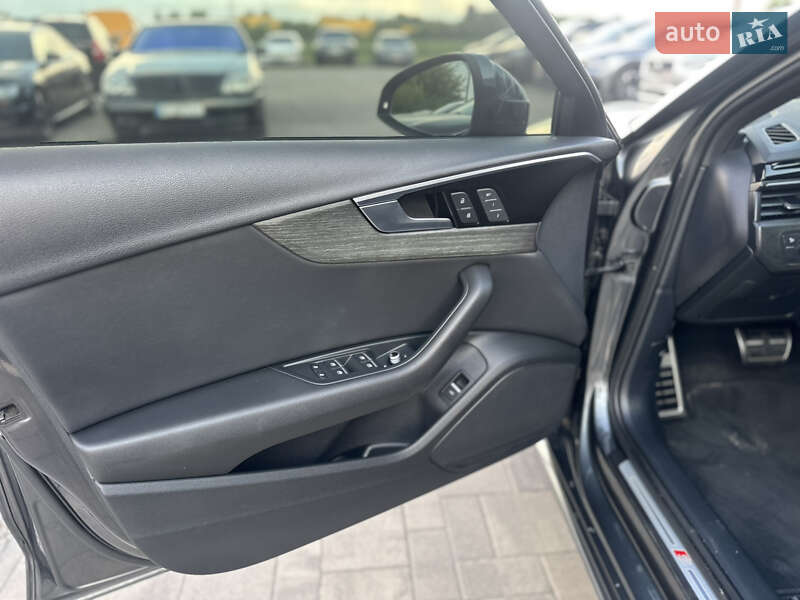 Седан Audi A4 2020 в Ровно