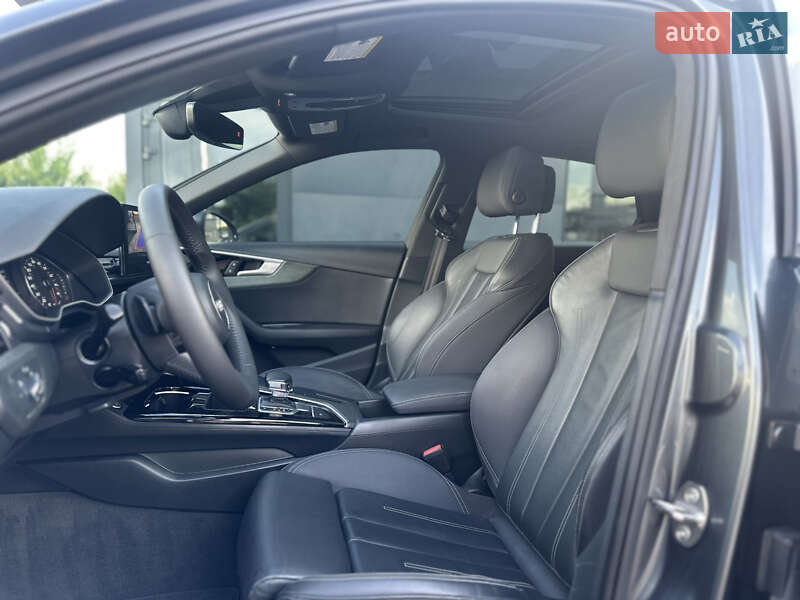 Седан Audi A4 2020 в Ровно