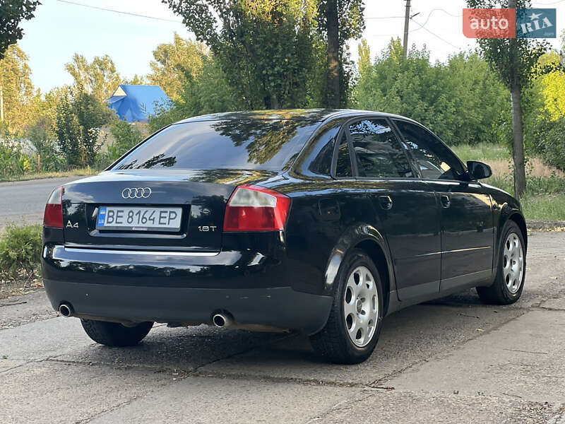 Седан Audi A4 2003 в Новом Буге
