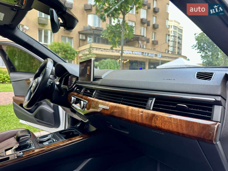 Седан Audi A4 2017 в Киеве